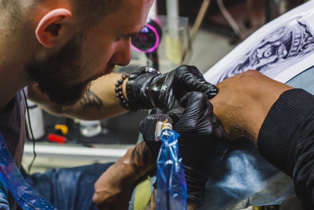 Tattoo & piercing studios